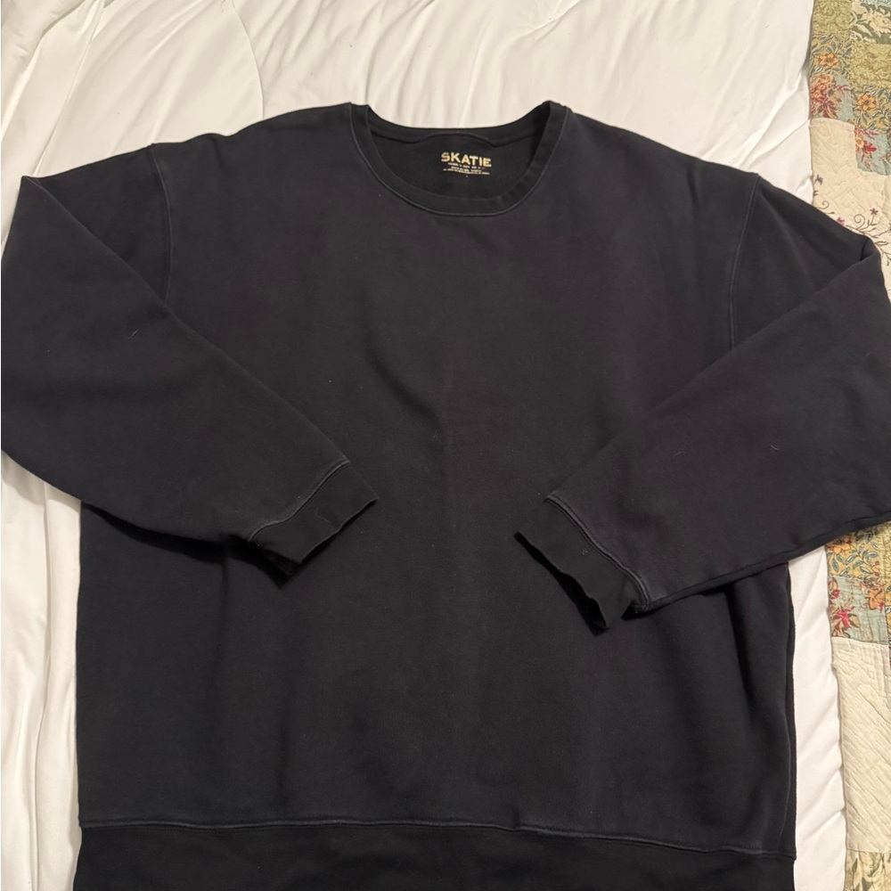 Skatie Men's Classic Black Crewneck Sweater